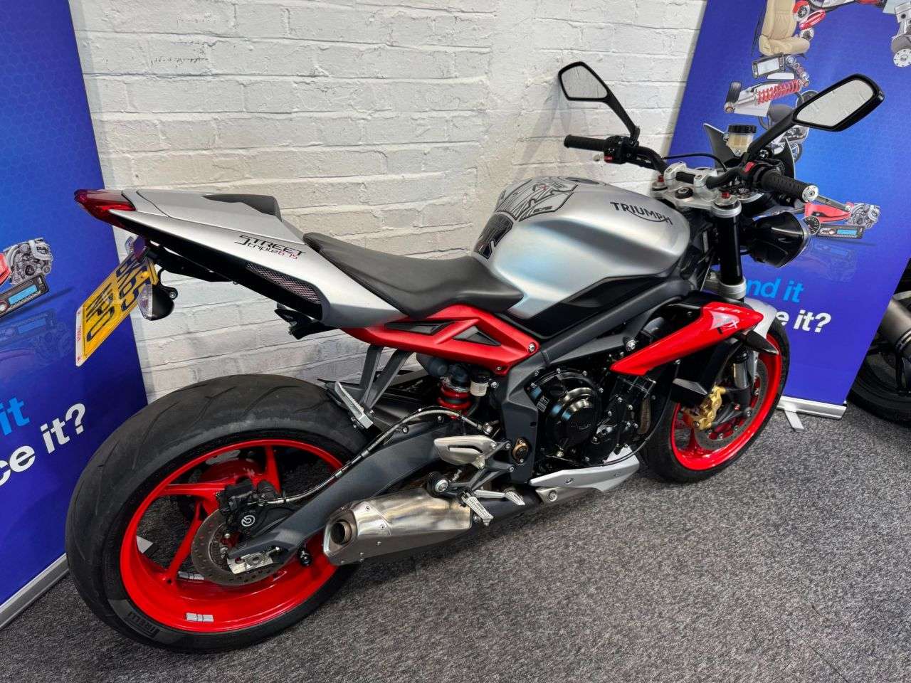 2015 TRIUMPH STREET TRIPLE 675 2015 TRIUMPH STREET TRIPLE 675