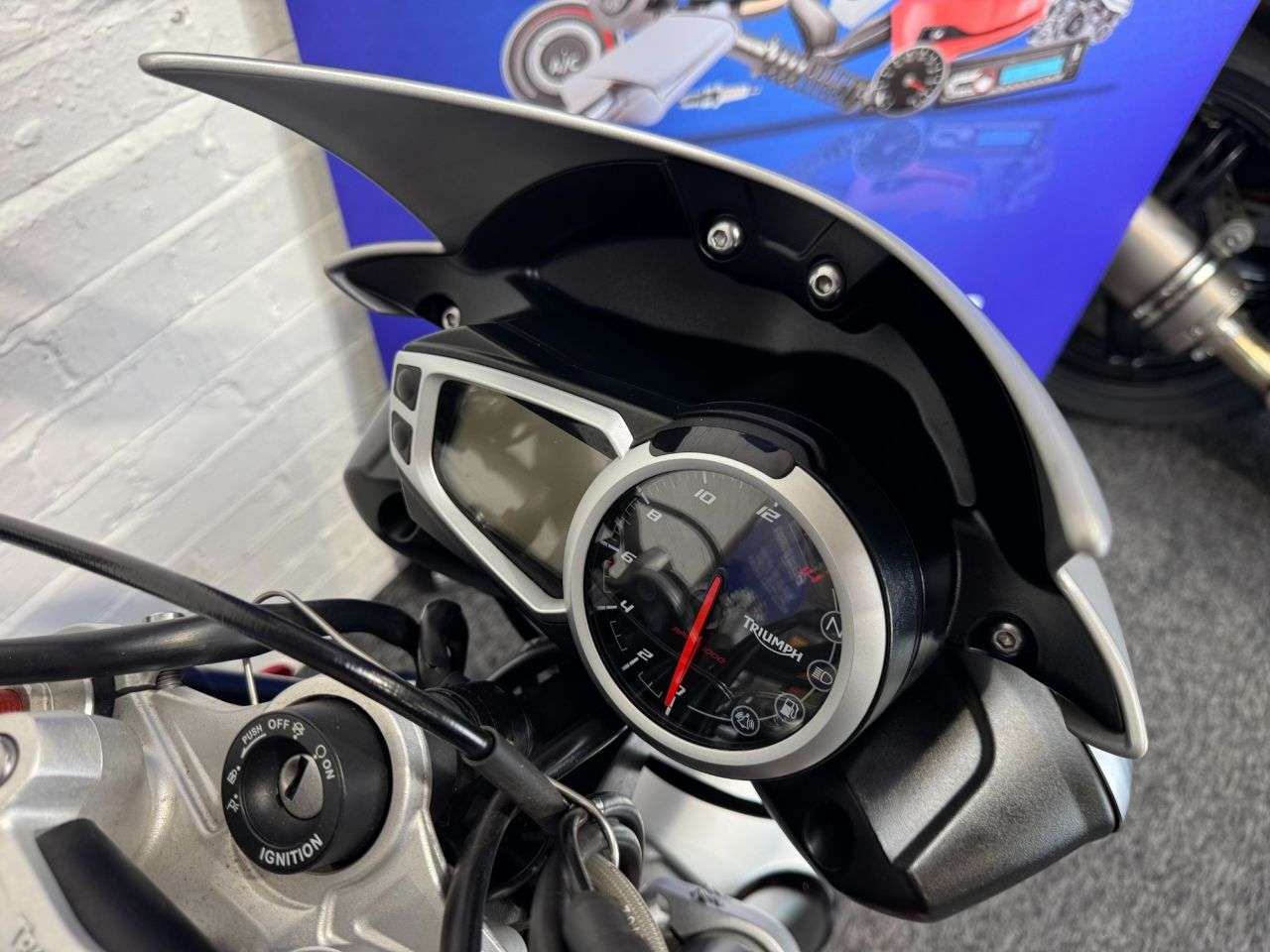 2015 TRIUMPH STREET TRIPLE 675 2015 TRIUMPH STREET TRIPLE 675