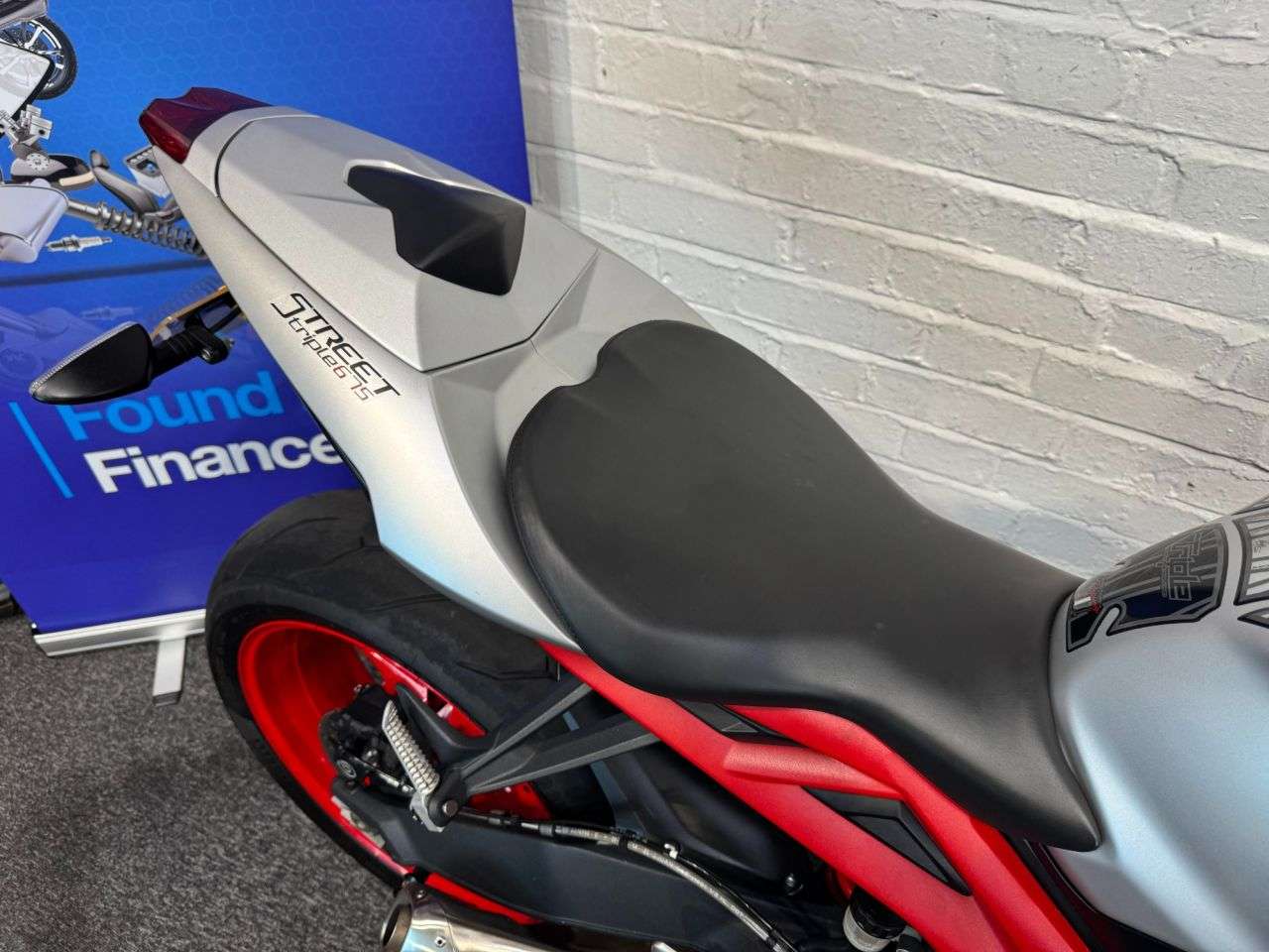 2015 TRIUMPH STREET TRIPLE 675 2015 TRIUMPH STREET TRIPLE 675