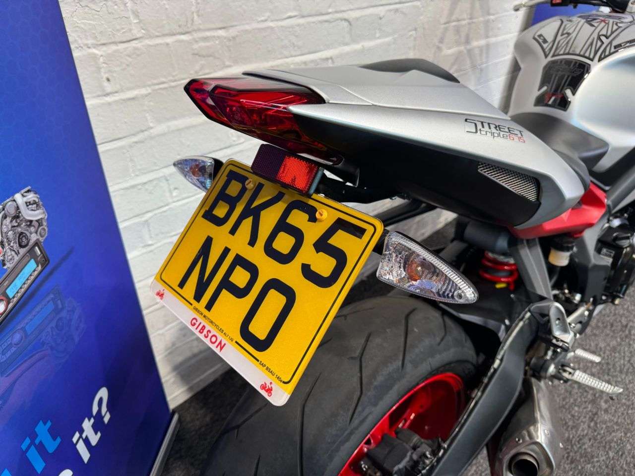 2015 TRIUMPH STREET TRIPLE 675 2015 TRIUMPH STREET TRIPLE 675