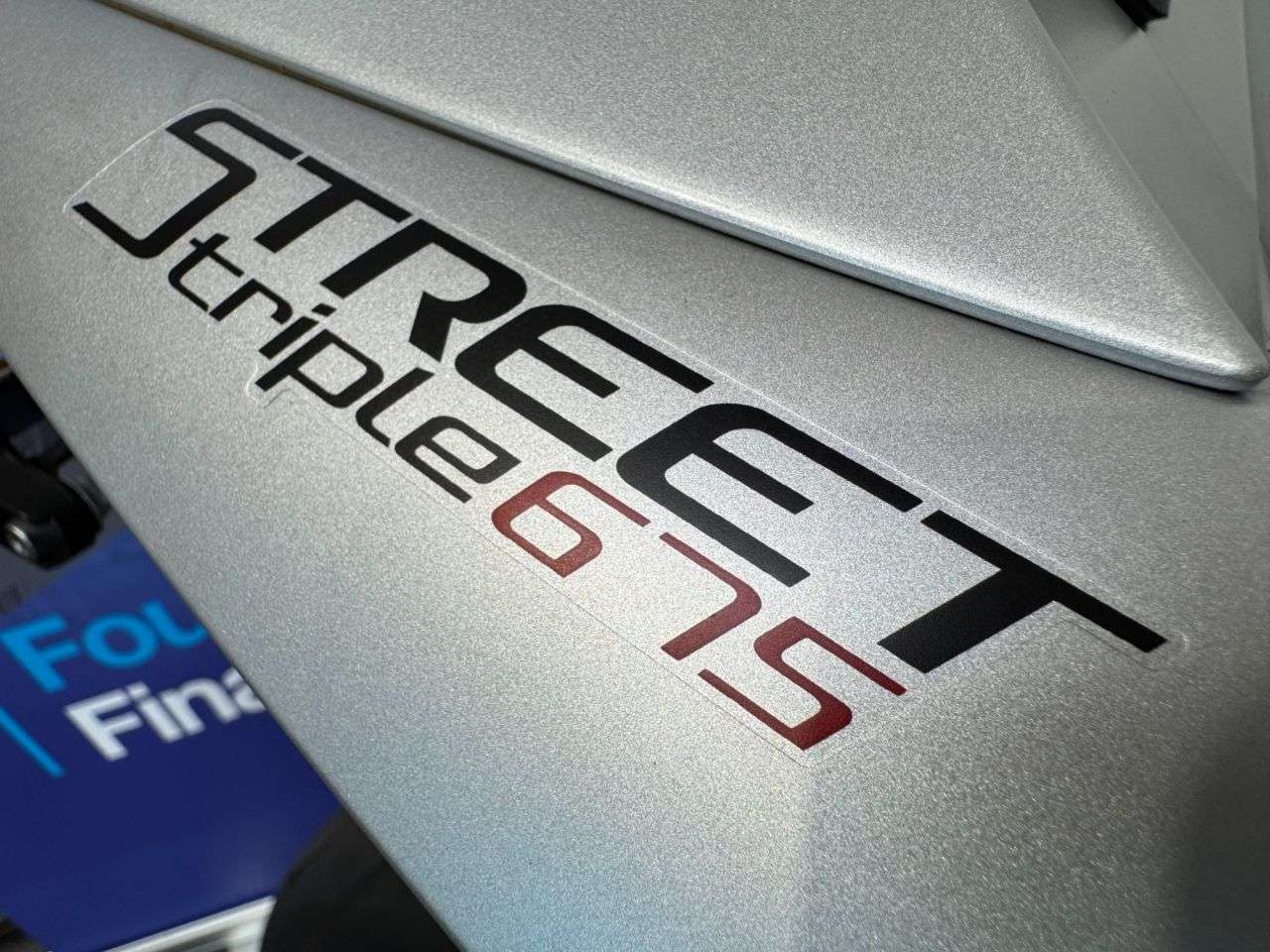 2015 TRIUMPH STREET TRIPLE 675 2015 TRIUMPH STREET TRIPLE 675