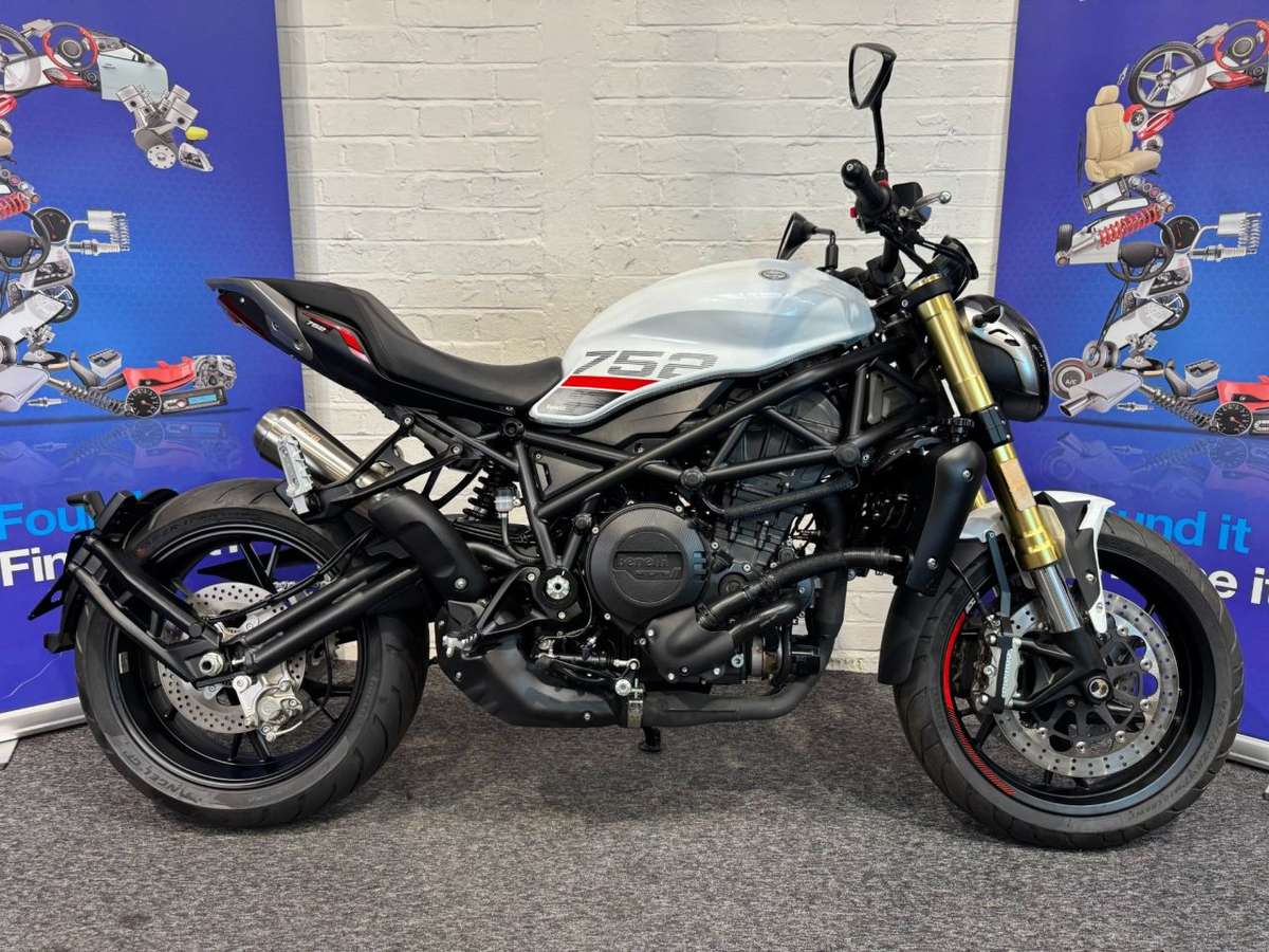 Check out this Benelli 752s Petrol Manual