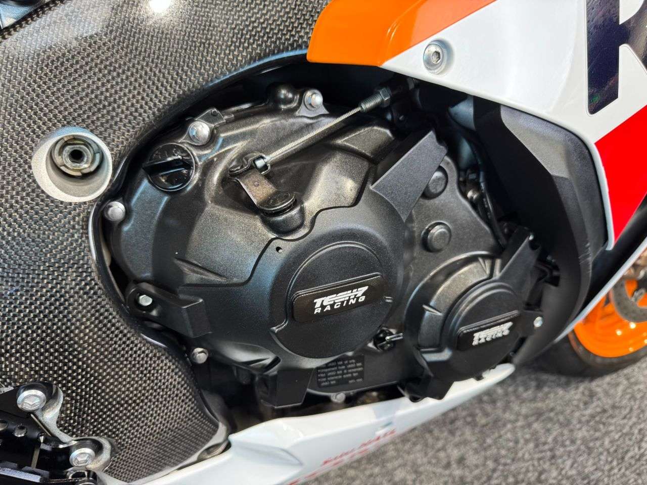 null HONDA CBR1000RR FIREBLADE null HONDA CBR1000RR FIREBLADE