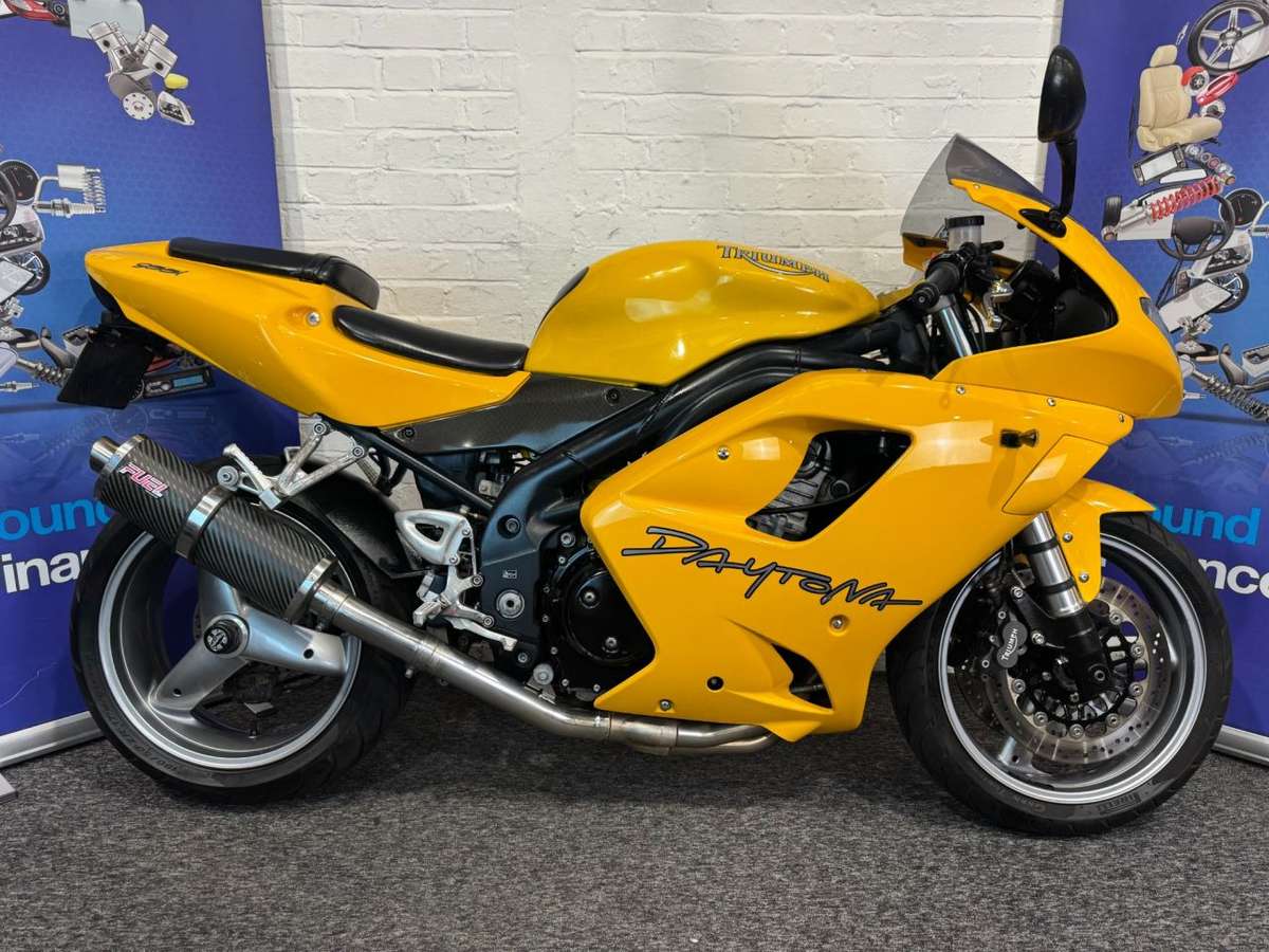 Check out this Triumph Daytona 955 2007 Petrol Manual