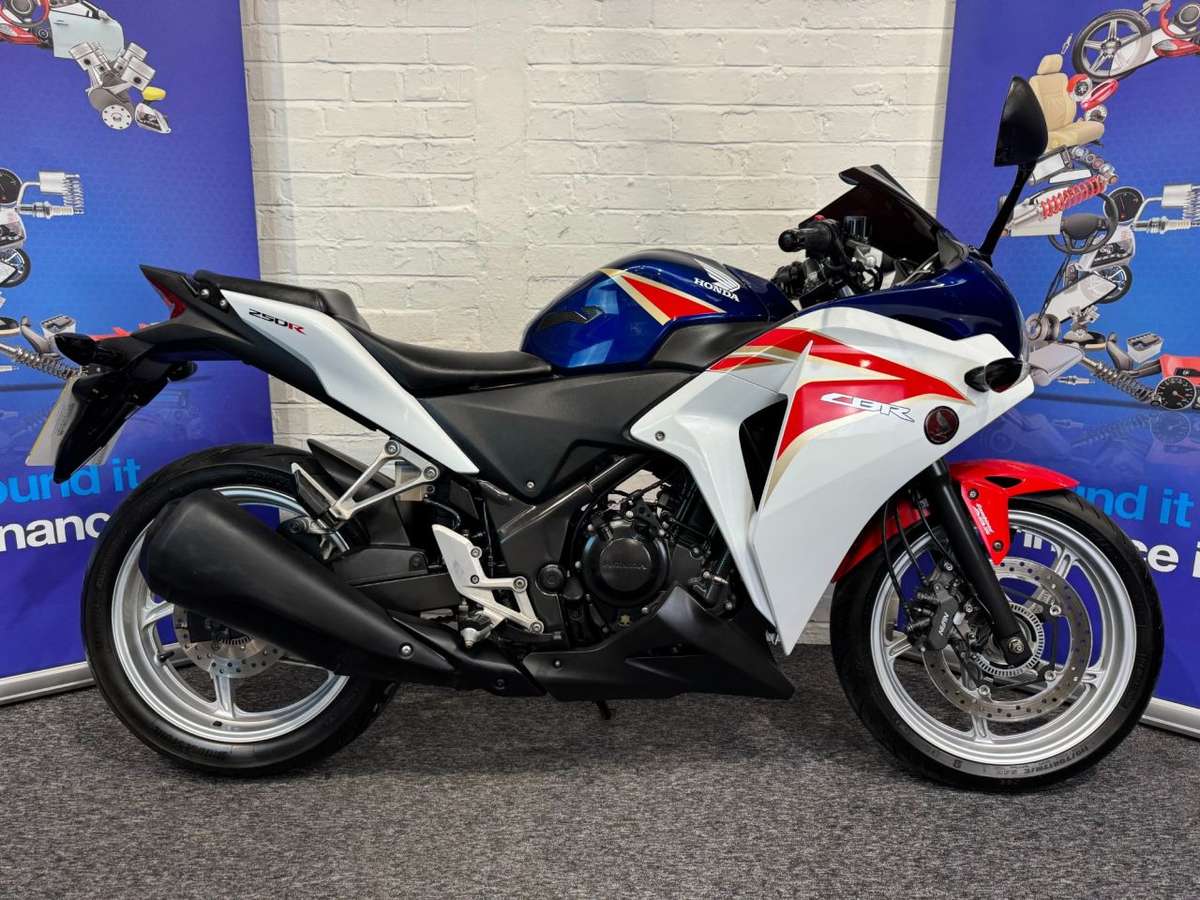 Check out this Honda Cbr250r 2015 Petrol Manual