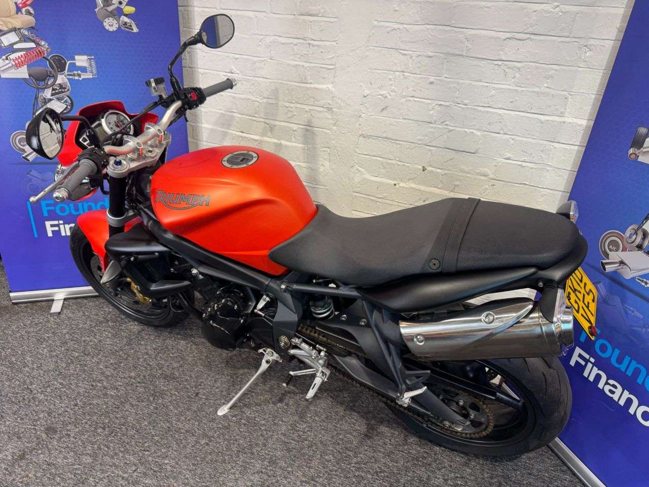 2010 TRIUMPH STREET TRIPLE 675 2010 TRIUMPH STREET TRIPLE 675