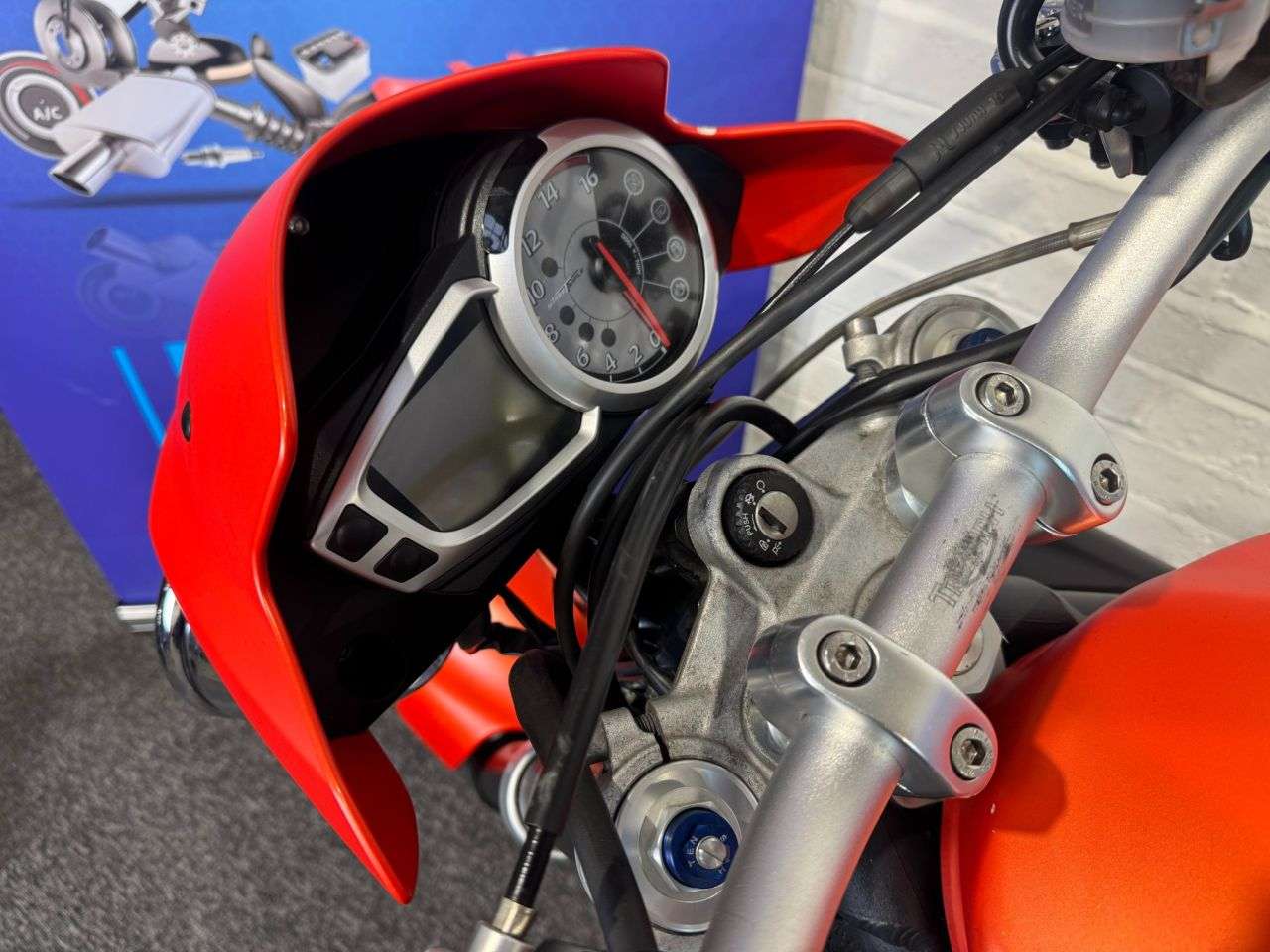 2010 TRIUMPH STREET TRIPLE 675 2010 TRIUMPH STREET TRIPLE 675