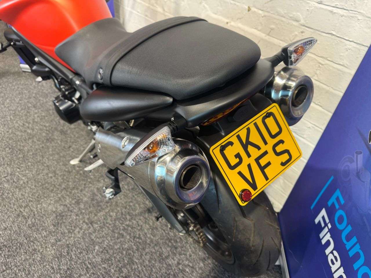 2010 TRIUMPH STREET TRIPLE 675 2010 TRIUMPH STREET TRIPLE 675