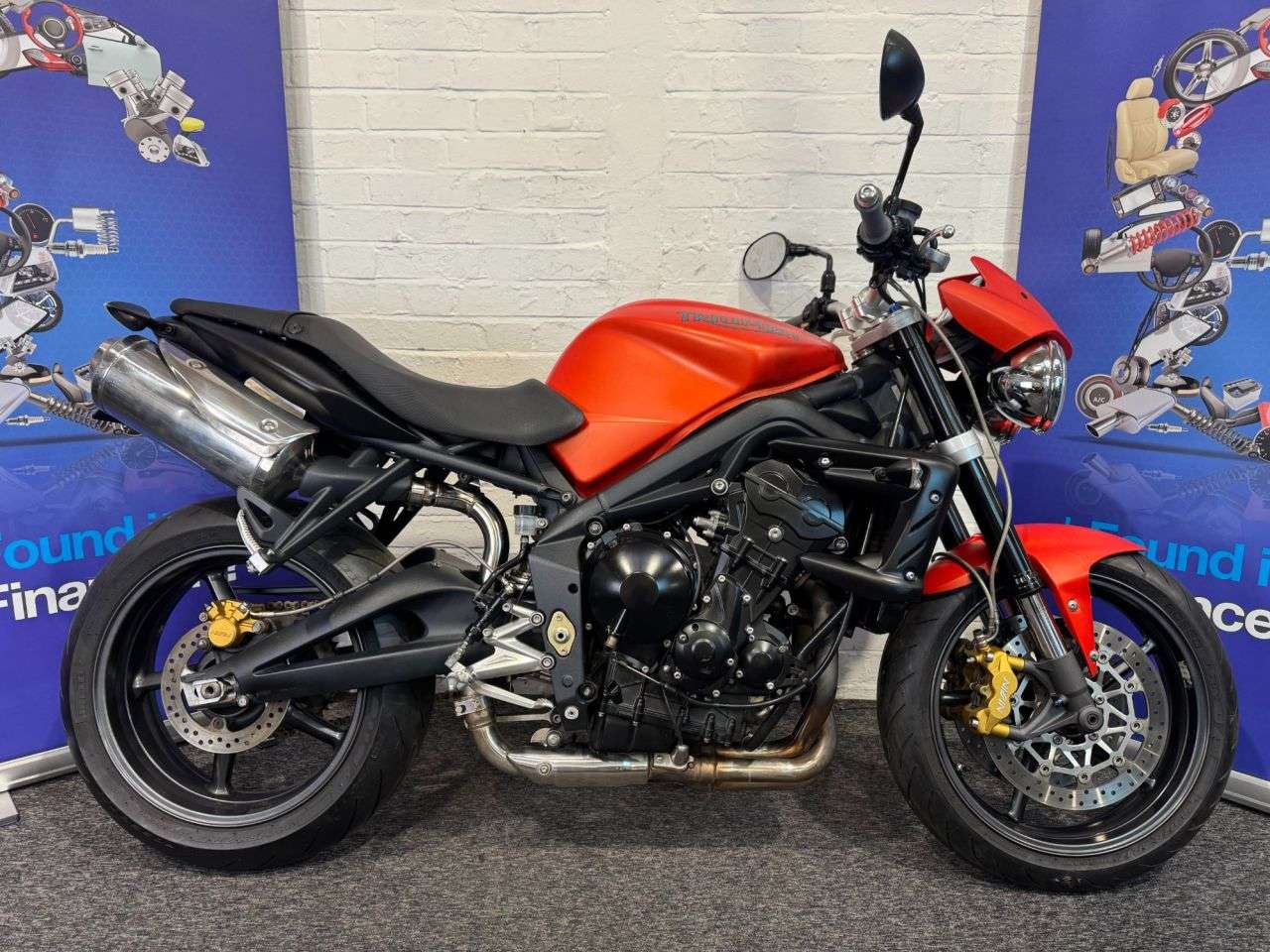 A 2010 TRIUMPH STREET TRIPLE 675 675 STREET TRIPLE FINANCE WARRANTY DELIVERY A 2010 TRIUMPH STREET TRIPLE 675 675 STREET TRIPLE FINANCE WARRANTY DELIVERY