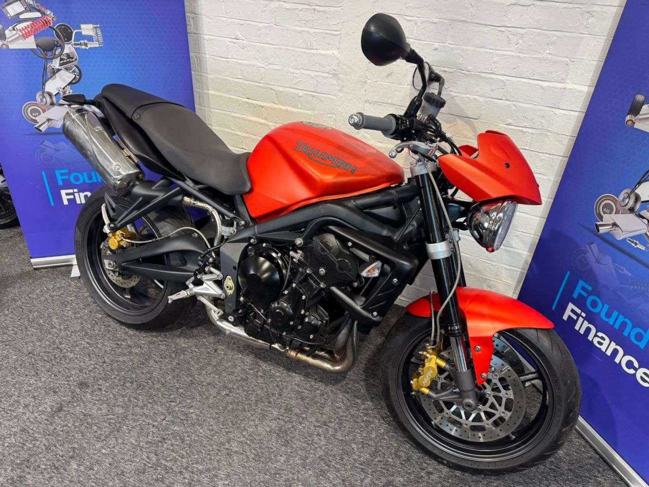 A 2010 TRIUMPH STREET TRIPLE 675 675 STREET TRIPLE FINANCE WARRANTY DELIVERY A 2010 TRIUMPH STREET TRIPLE 675 675 STREET TRIPLE FINANCE WARRANTY DELIVERY