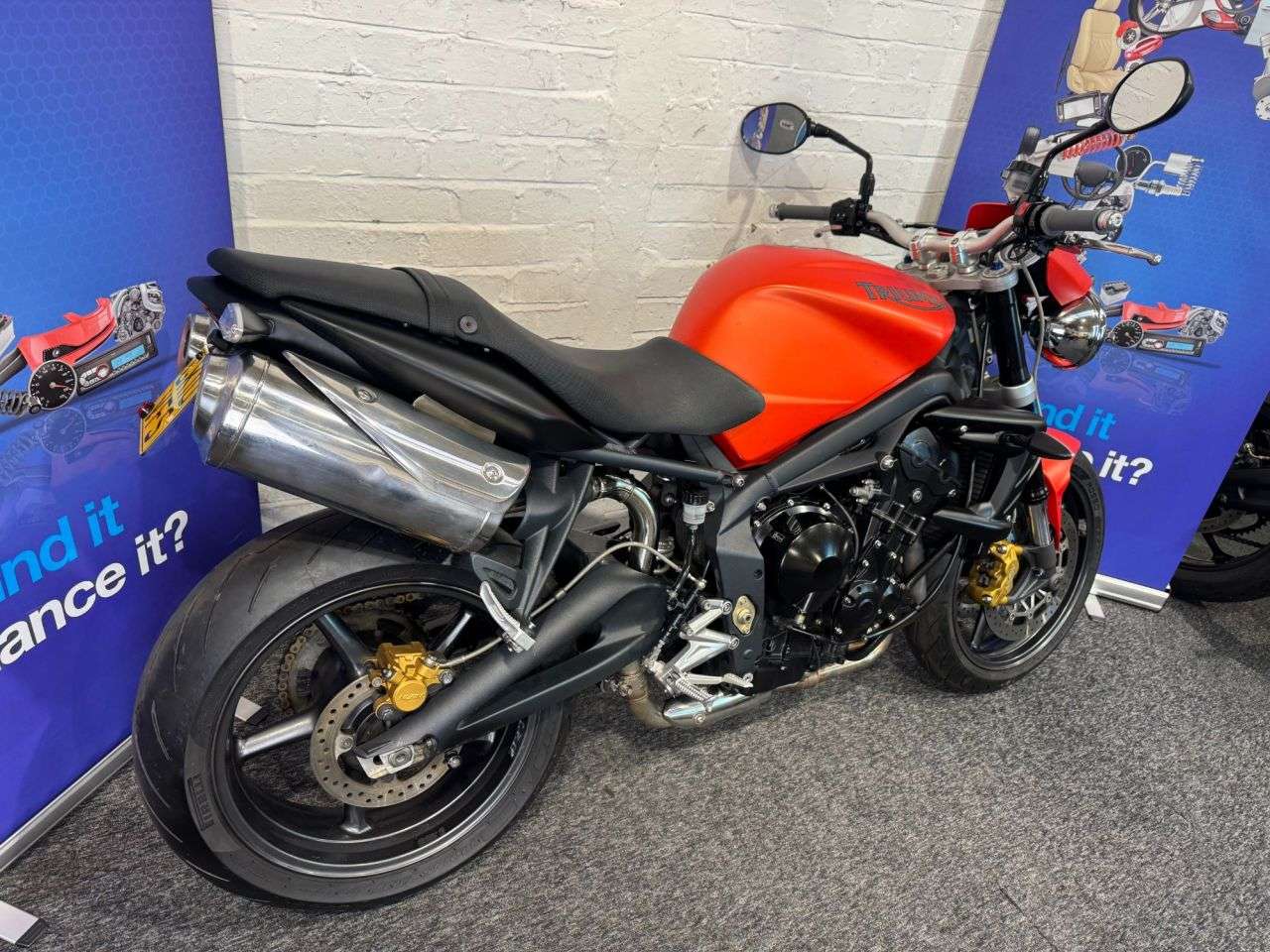 2010 TRIUMPH STREET TRIPLE 675 2010 TRIUMPH STREET TRIPLE 675