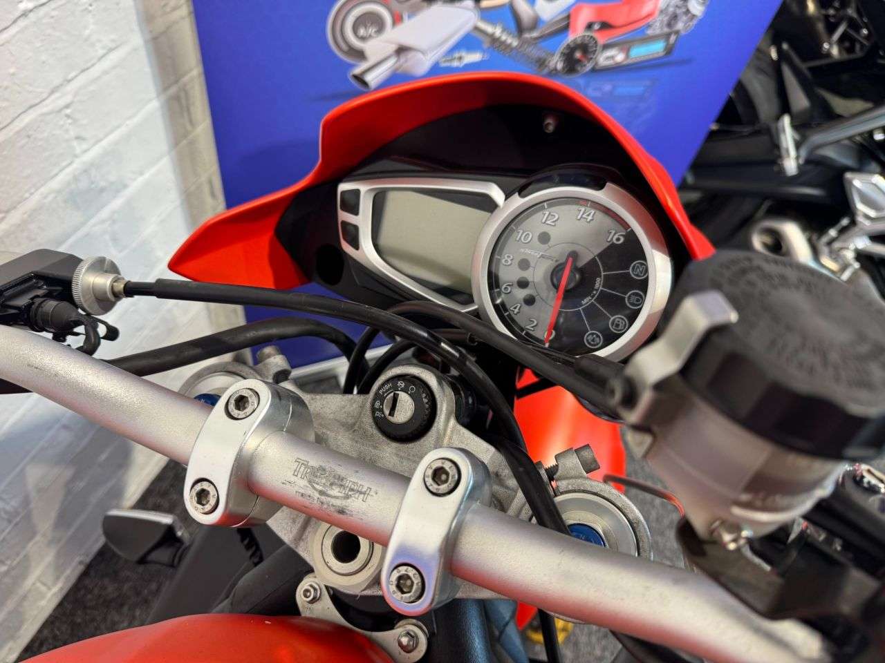 2010 TRIUMPH STREET TRIPLE 675 2010 TRIUMPH STREET TRIPLE 675