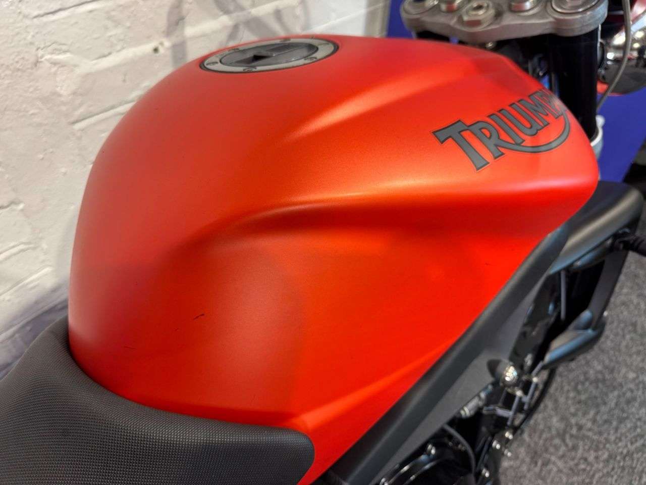 2010 TRIUMPH STREET TRIPLE 675 2010 TRIUMPH STREET TRIPLE 675