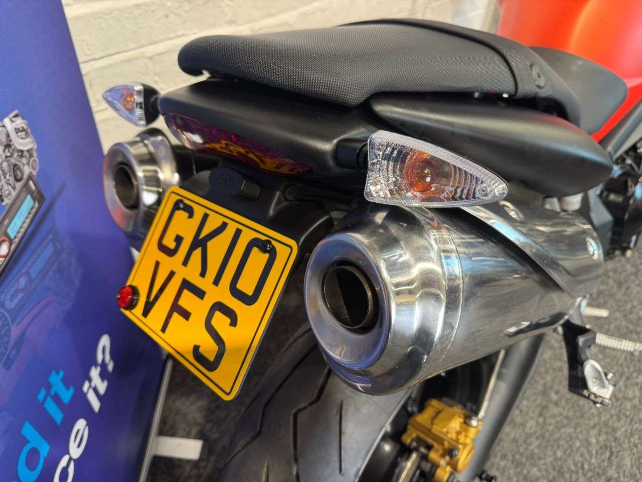 2010 TRIUMPH STREET TRIPLE 675 2010 TRIUMPH STREET TRIPLE 675