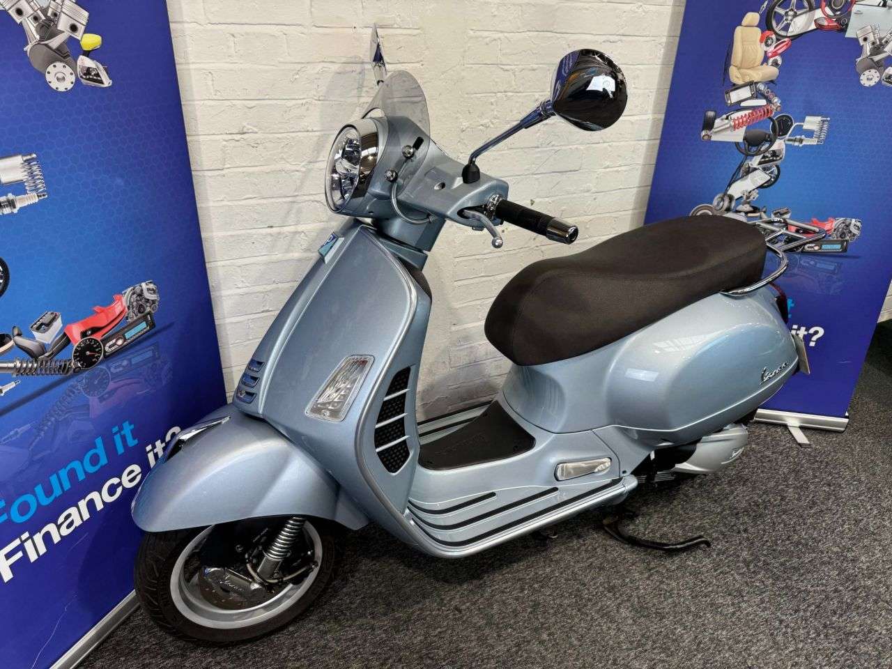 2023 PIAGGIO VESPA GTS 300 2023 PIAGGIO VESPA GTS 300
