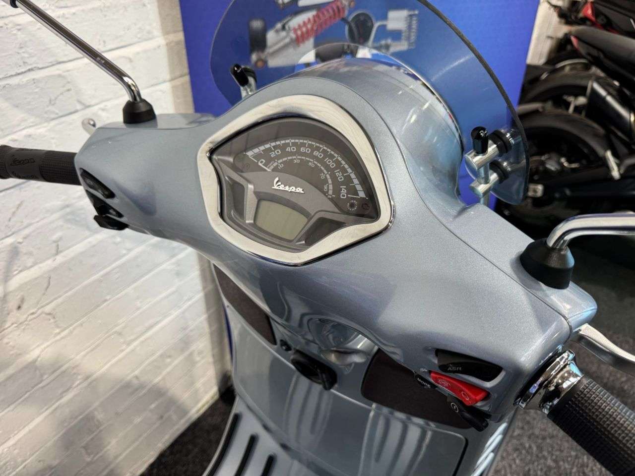 2023 PIAGGIO VESPA GTS 300 2023 PIAGGIO VESPA GTS 300