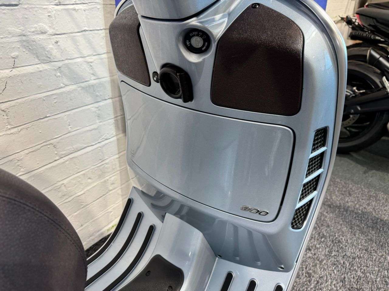 2023 PIAGGIO VESPA GTS 300 2023 PIAGGIO VESPA GTS 300