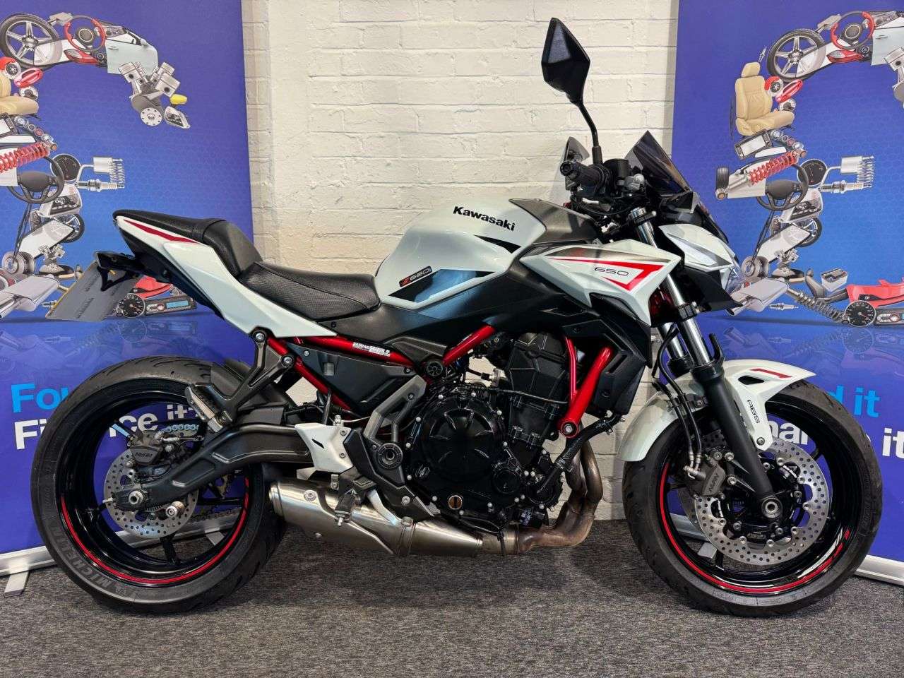 A 2022 KAWASAKI Z650 Z650 FINANCE WARRANTY DELIVERY A 2022 KAWASAKI Z650 Z650 FINANCE WARRANTY DELIVERY