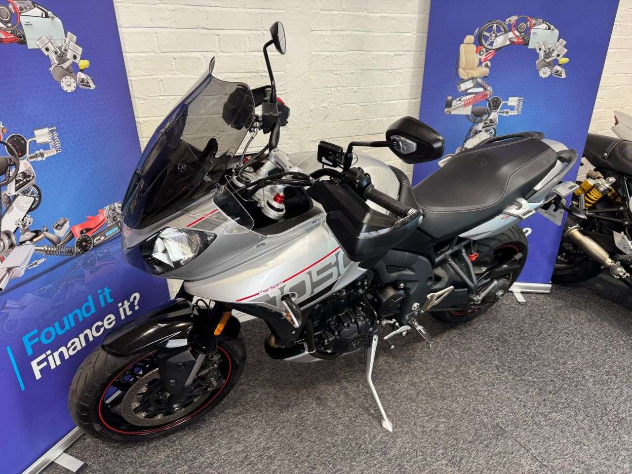 2019 TRIUMPH TIGER 1050 2019 TRIUMPH TIGER 1050
