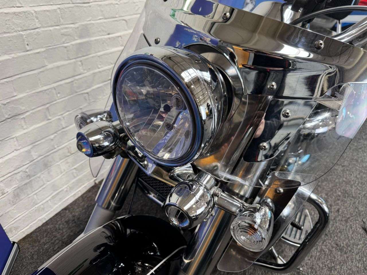 2011 TRIUMPH ROCKET TOURING 2011 TRIUMPH ROCKET TOURING