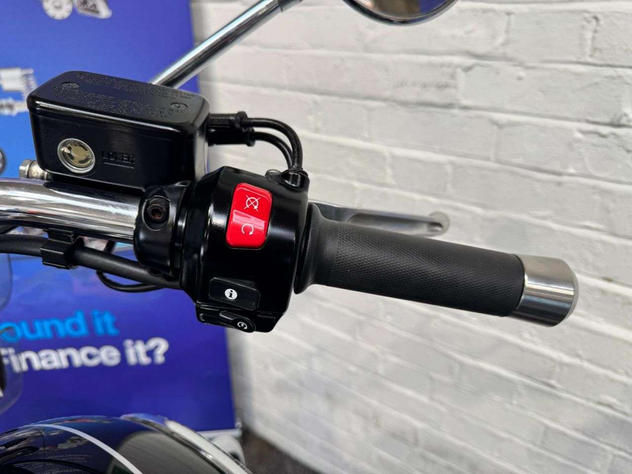 2011 TRIUMPH ROCKET TOURING 2011 TRIUMPH ROCKET TOURING