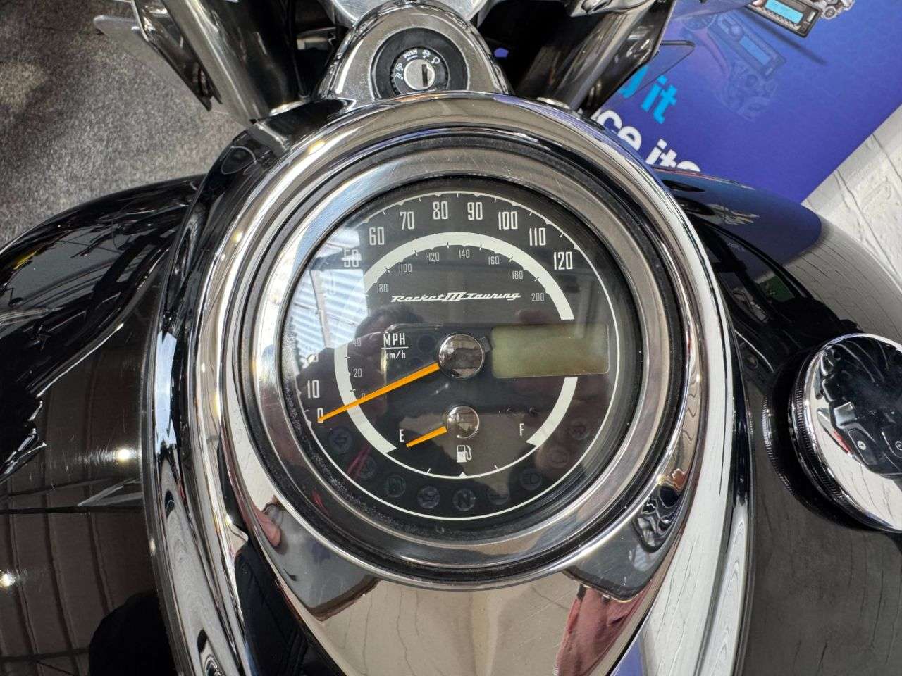 2011 TRIUMPH ROCKET TOURING 2011 TRIUMPH ROCKET TOURING