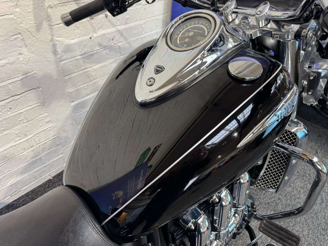 2011 TRIUMPH ROCKET TOURING 2011 TRIUMPH ROCKET TOURING