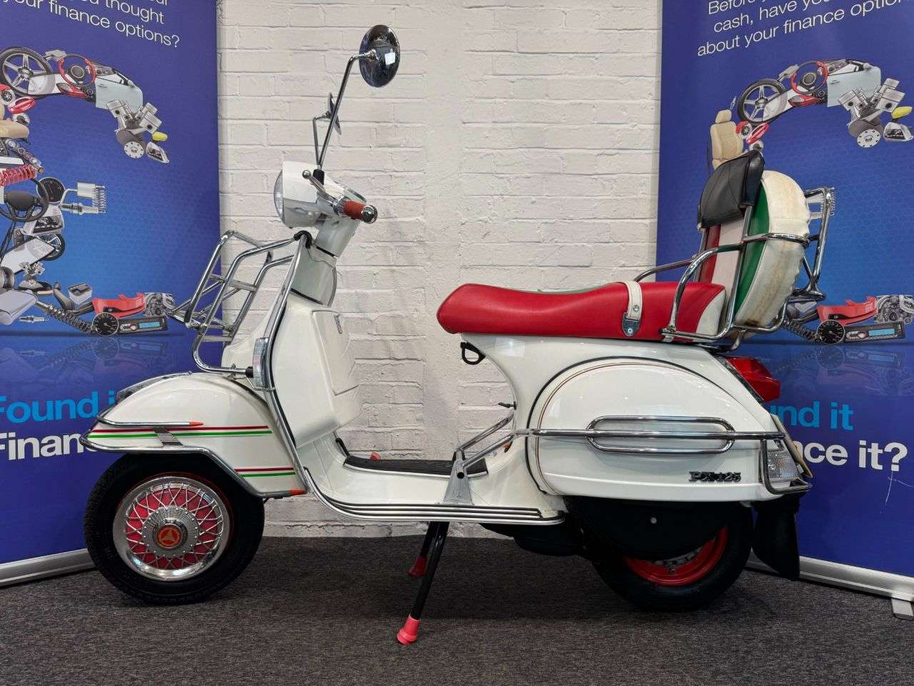A 2015 PIAGGIO VESPA PX 125 PX125 FINANCE WARRANTY DELIVERY A 2015 PIAGGIO VESPA PX 125 PX125 FINANCE WARRANTY DELIVERY