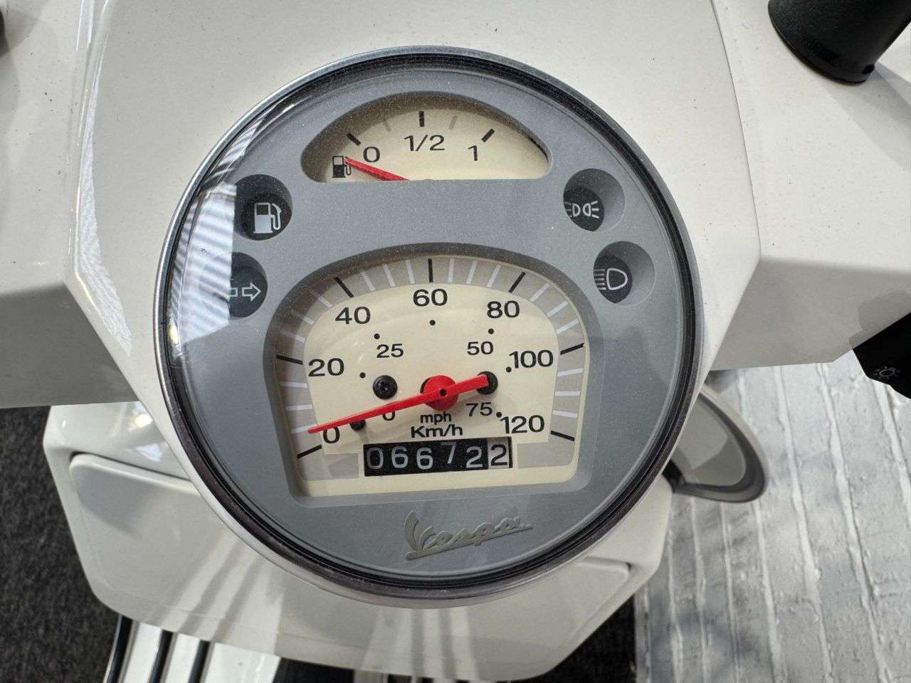 2015 PIAGGIO VESPA PX 125 2015 PIAGGIO VESPA PX 125