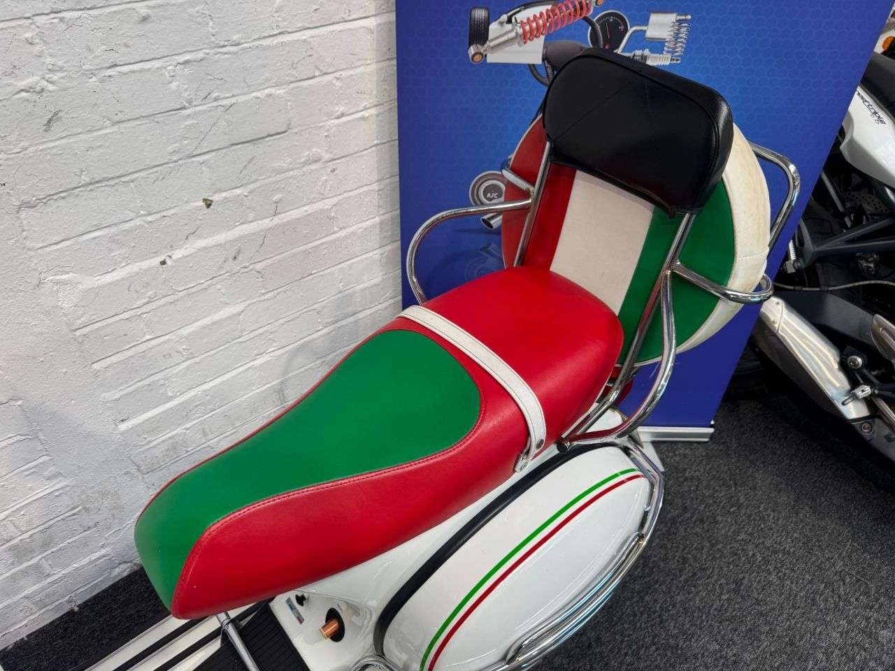 2015 PIAGGIO VESPA PX 125 2015 PIAGGIO VESPA PX 125