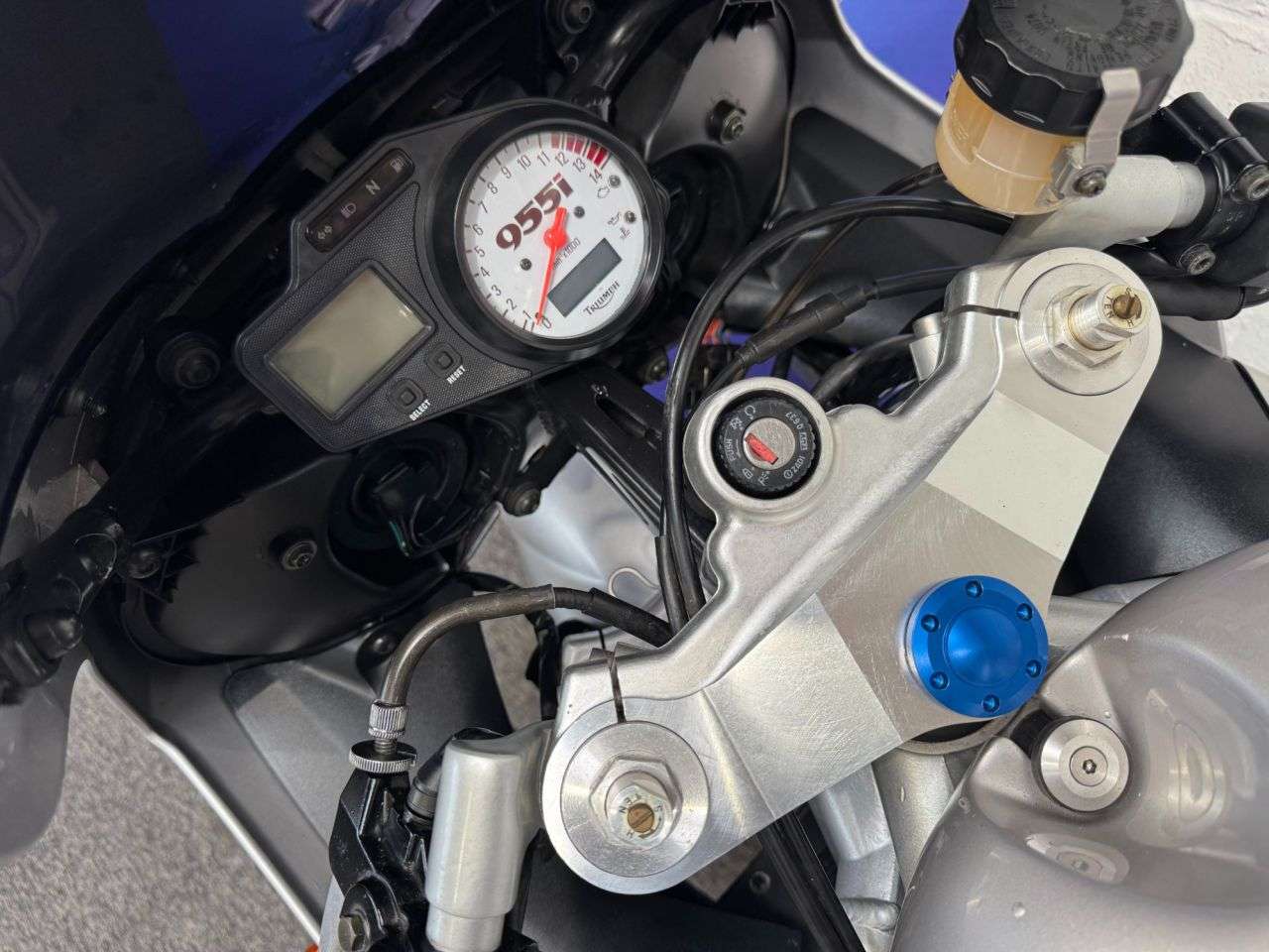 2001 TRIUMPH DAYTONA 955 2001 TRIUMPH DAYTONA 955