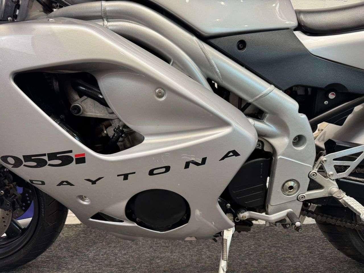 2001 TRIUMPH DAYTONA 955 2001 TRIUMPH DAYTONA 955