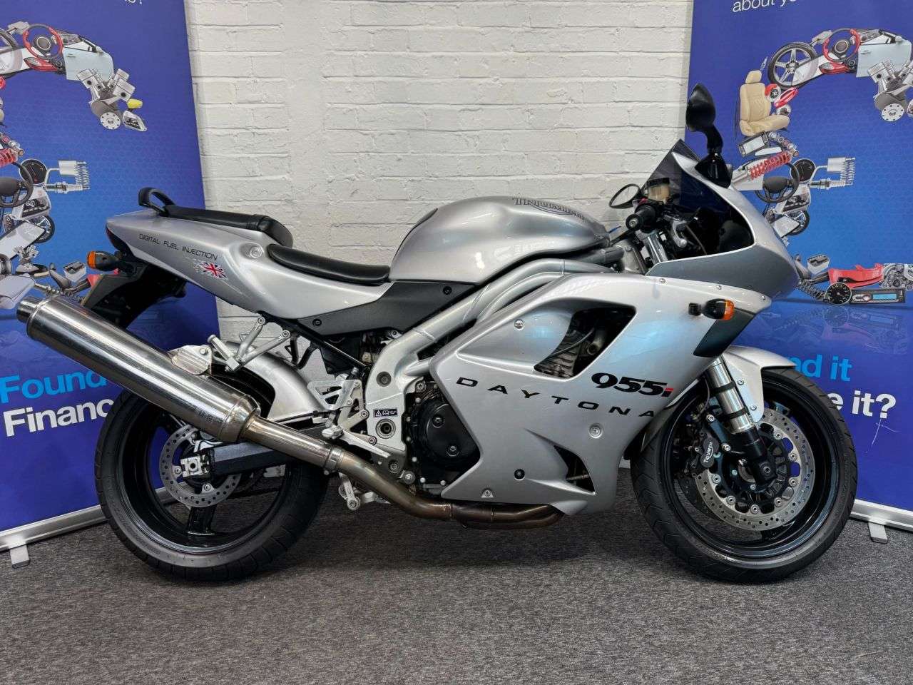 A 2001 TRIUMPH DAYTONA 955 DAYTONA 955 FINANCE WARRANTY DELIVERY A 2001 TRIUMPH DAYTONA 955 DAYTONA 955 FINANCE WARRANTY DELIVERY
