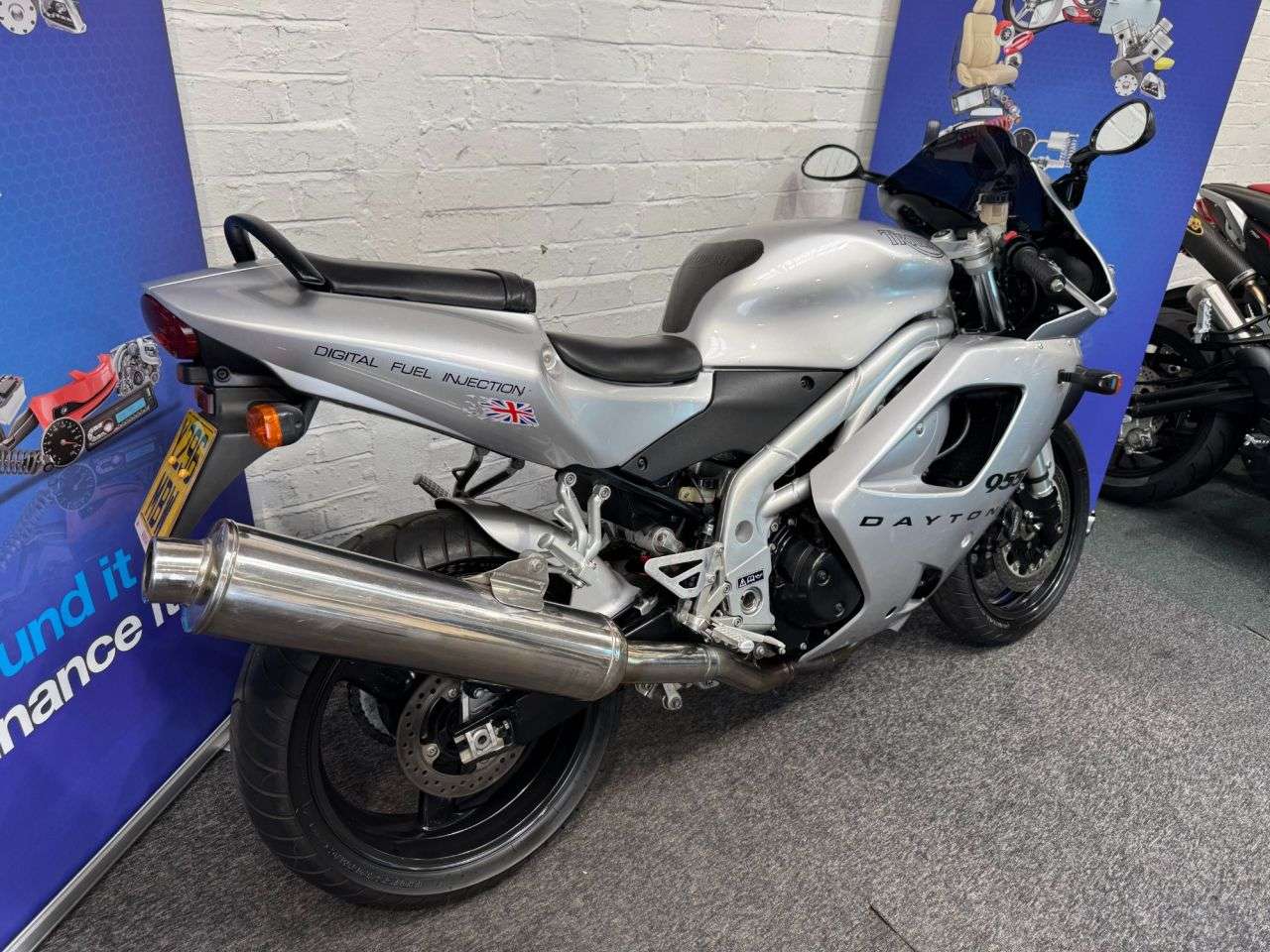 2001 TRIUMPH DAYTONA 955 2001 TRIUMPH DAYTONA 955