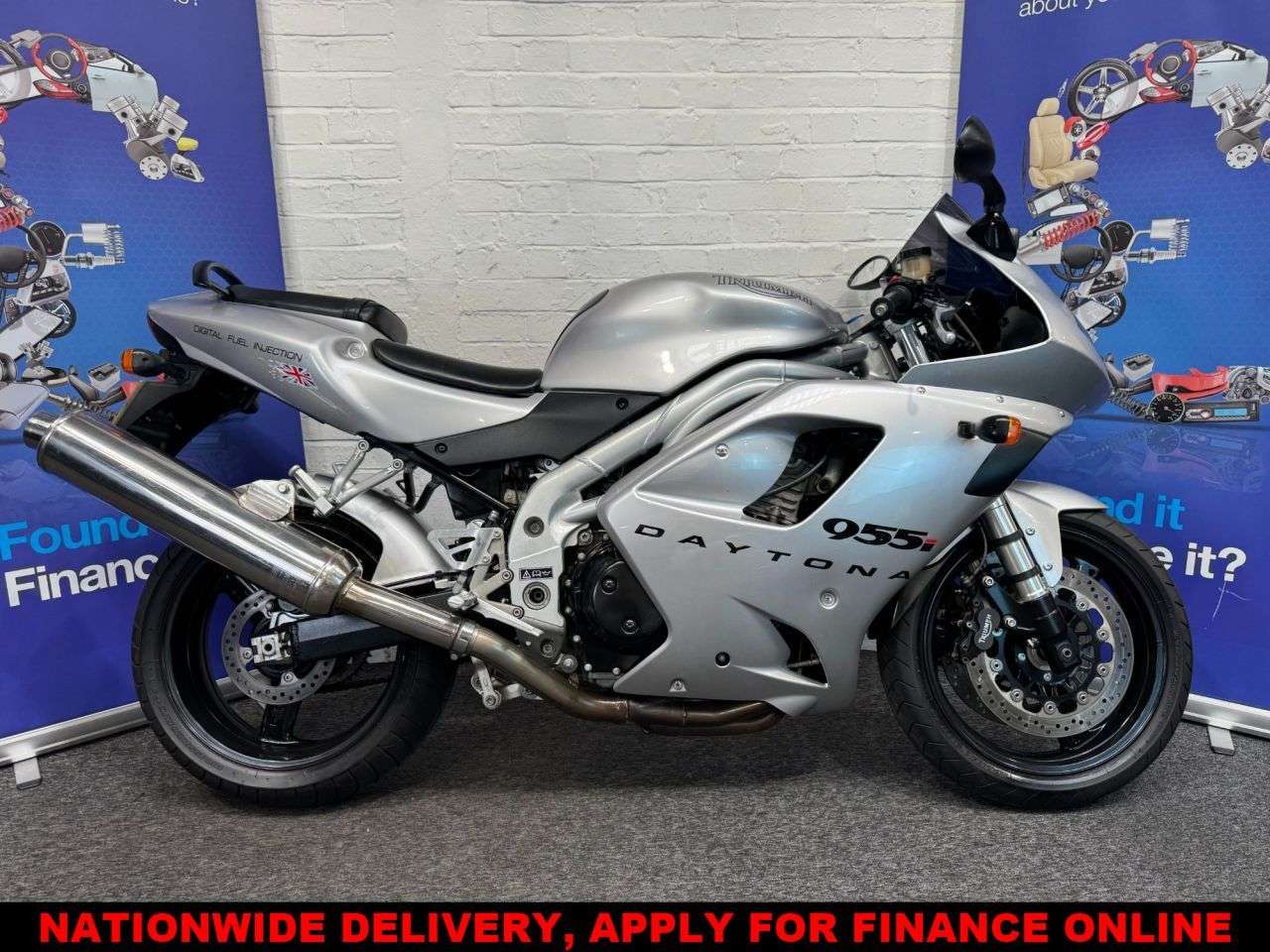 A 2001 TRIUMPH DAYTONA 955 DAYTONA 955 FINANCE WARRANTY DELIVERY A 2001 TRIUMPH DAYTONA 955 DAYTONA 955 FINANCE WARRANTY DELIVERY