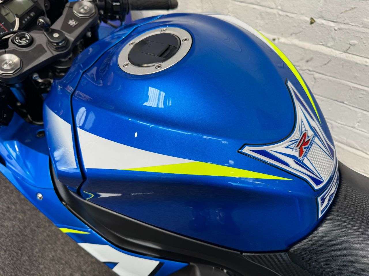 2016 SUZUKI GSX-R1000 2016 SUZUKI GSX-R1000