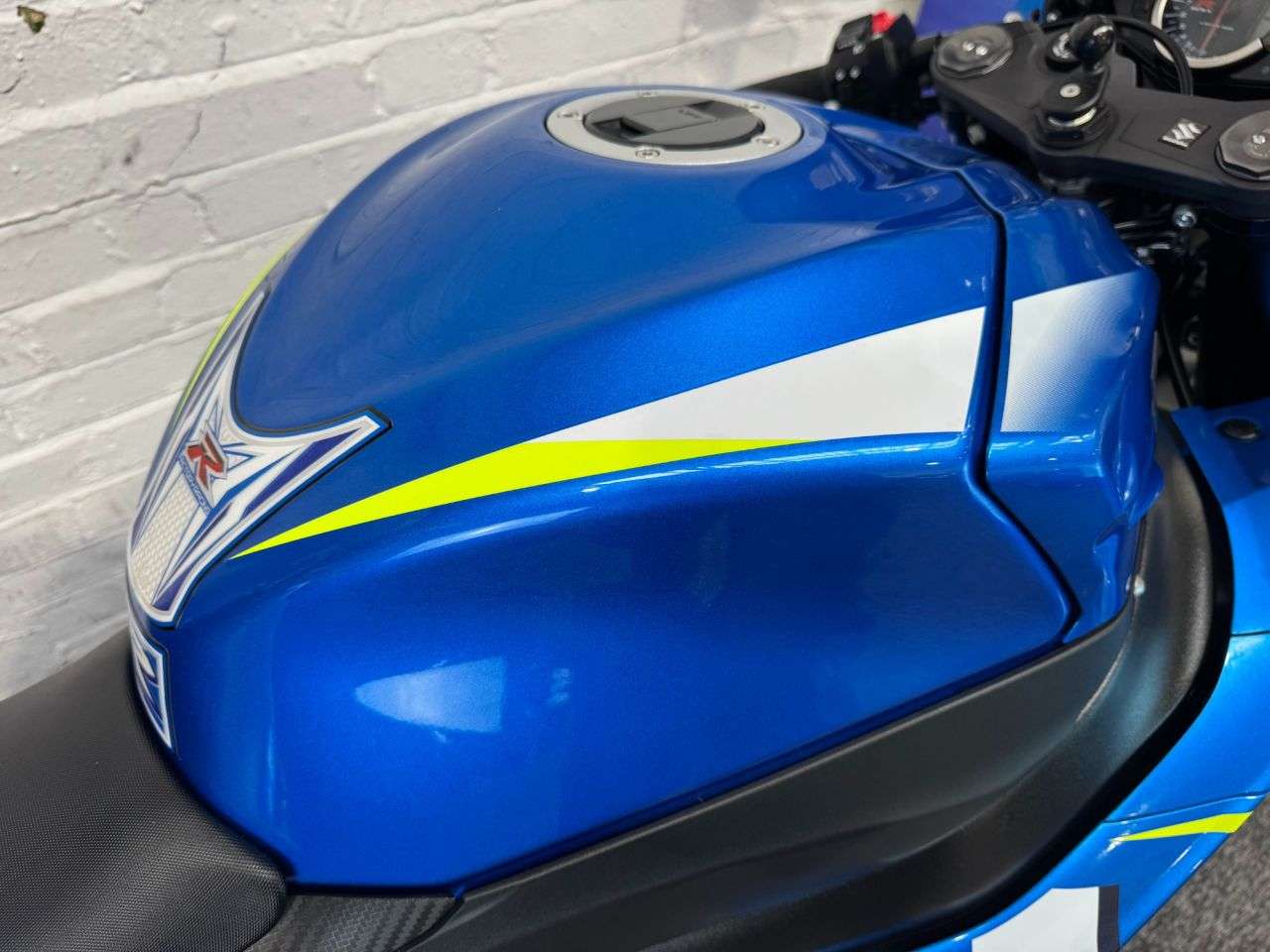 2016 SUZUKI GSX-R1000 2016 SUZUKI GSX-R1000