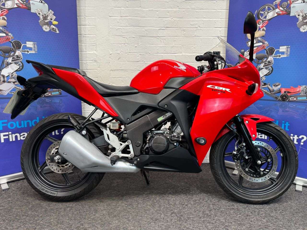 A 2014 HONDA CBR125R CBR125 R-D FINANCE WARRANTY DELIVERY A 2014 HONDA CBR125R CBR125 R-D FINANCE WARRANTY DELIVERY