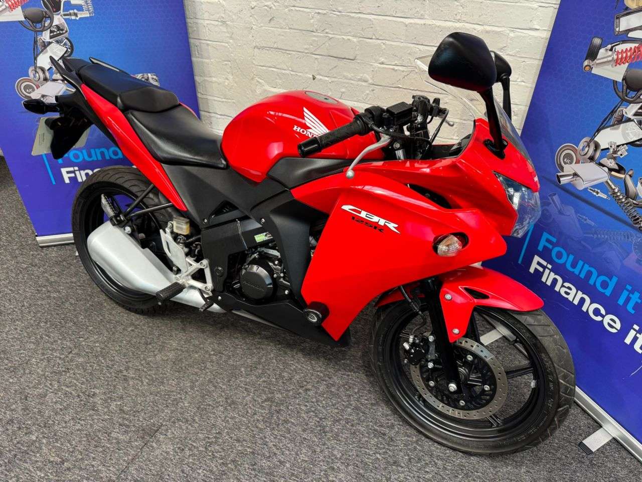 A 2014 HONDA CBR125R CBR125 R-D FINANCE WARRANTY DELIVERY A 2014 HONDA CBR125R CBR125 R-D FINANCE WARRANTY DELIVERY