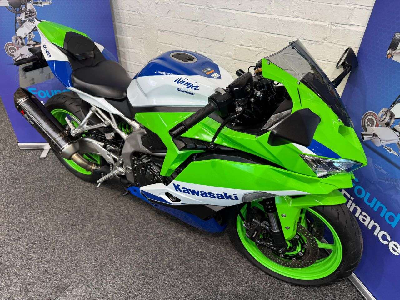 A 2024 KAWASAKI NINJA ZX-4RR ZX4-RR FINANCE WARRANTY DELIVERY A 2024 KAWASAKI NINJA ZX-4RR ZX4-RR FINANCE WARRANTY DELIVERY