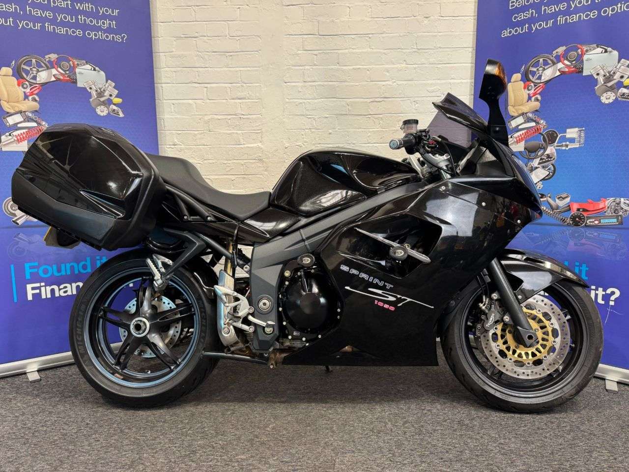 A 2009 TRIUMPH SPRINT ST 1050 1050cc FINANCE WARRANTY DELIVERY A 2009 TRIUMPH SPRINT ST 1050 1050cc FINANCE WARRANTY DELIVERY