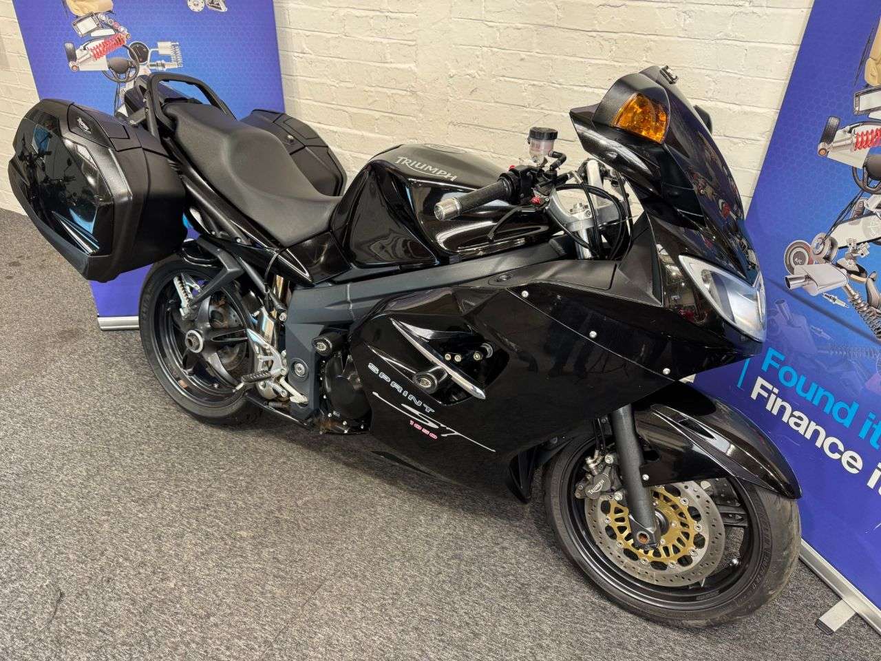 A 2009 TRIUMPH SPRINT ST 1050 1050cc FINANCE WARRANTY DELIVERY A 2009 TRIUMPH SPRINT ST 1050 1050cc FINANCE WARRANTY DELIVERY