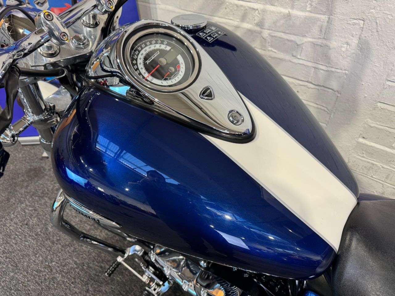 2011 TRIUMPH THUNDERBIRD 1600 2011 TRIUMPH THUNDERBIRD 1600