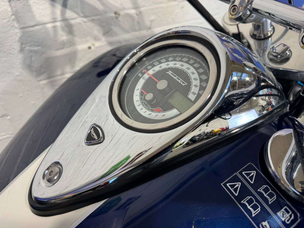 2011 TRIUMPH THUNDERBIRD 1600 2011 TRIUMPH THUNDERBIRD 1600
