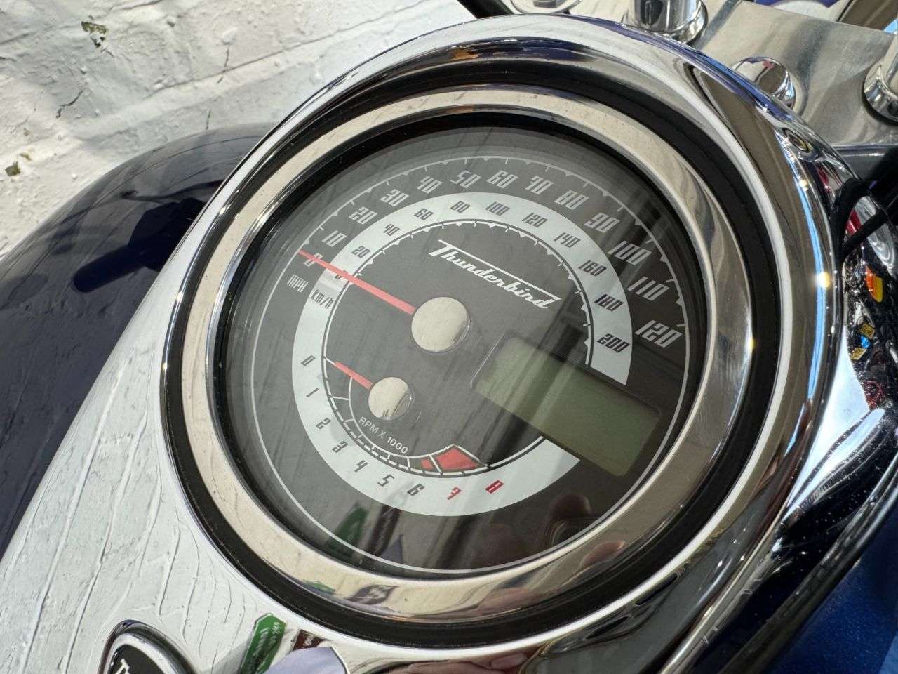 2011 TRIUMPH THUNDERBIRD 1600 2011 TRIUMPH THUNDERBIRD 1600