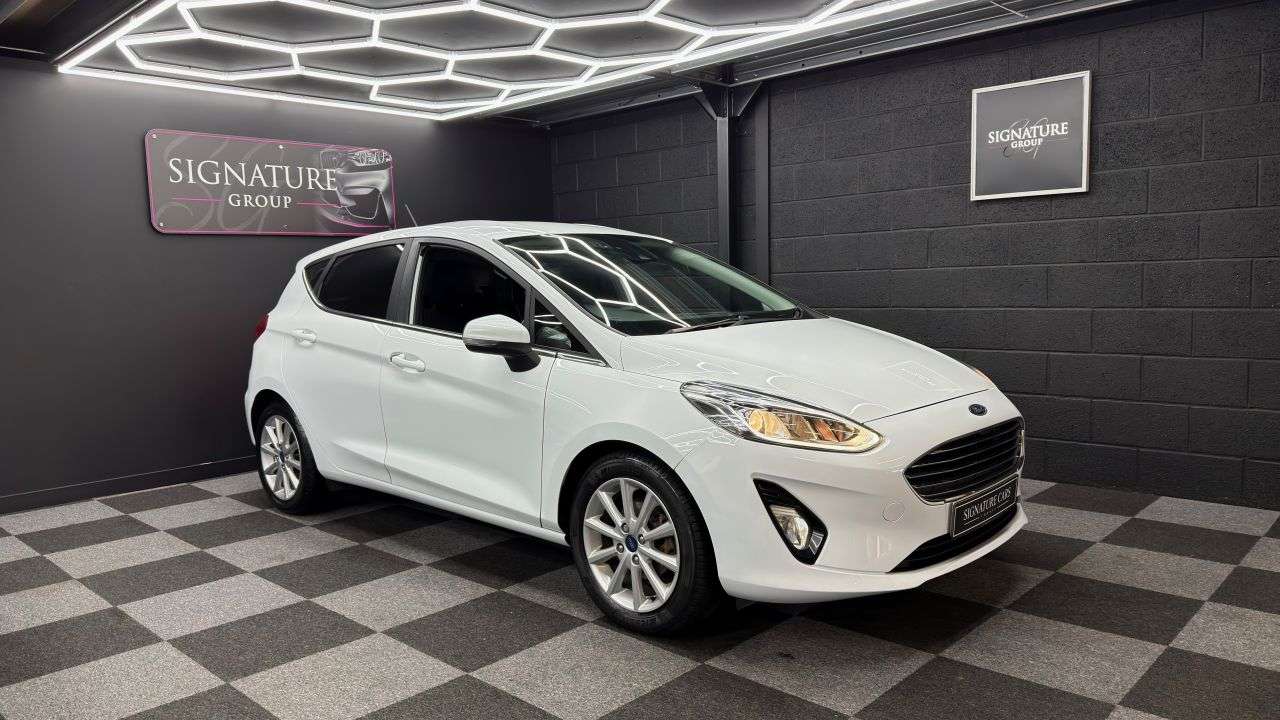 A 2017 FORD FIESTA TITANIUM A 2017 FORD FIESTA TITANIUM