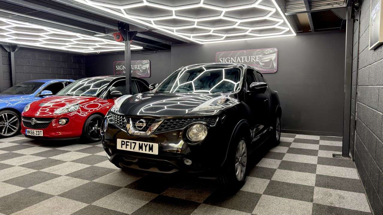 A 2017 NISSAN JUKE 1.6 Tekna SUV 5dr Petrol XTRON Euro 6 (117 ps) High driving position A 2017 NISSAN JUKE 1.6 Tekna SUV 5dr Petrol XTRON Euro 6 (117 ps) High driving position