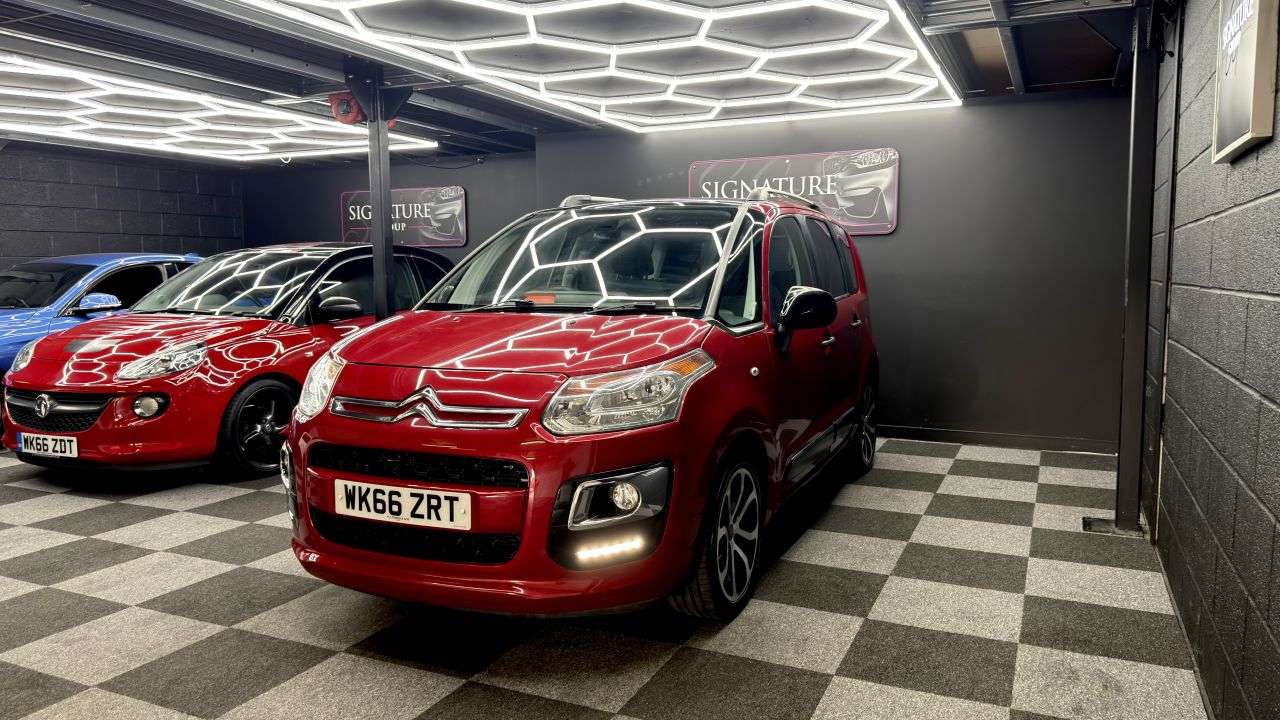 A 2017 CITROEN C3 PICASSO 1.6 BlueHDi Platinum MPV 5dr Diesel Manual Euro 6 (100 ps) High driving pos A 2017 CITROEN C3 PICASSO 1.6 BlueHDi Platinum MPV 5dr Diesel Manual Euro 6 (100 ps) High driving pos