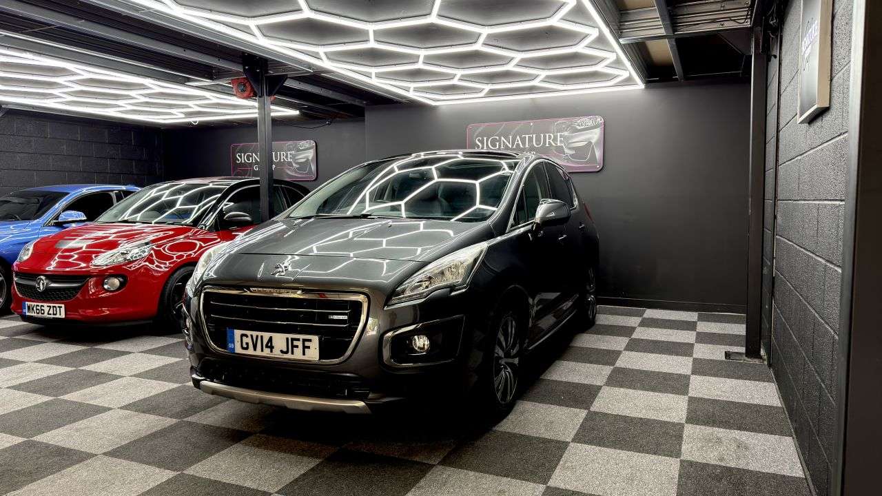 A 2014 PEUGEOT 3008 2.0 h e-HDi Allure SUV 5dr Diesel Hybrid EGC 4WD Euro 5 (s/s) (200 ps) A 2014 PEUGEOT 3008 2.0 h e-HDi Allure SUV 5dr Diesel Hybrid EGC 4WD Euro 5 (s/s) (200 ps)