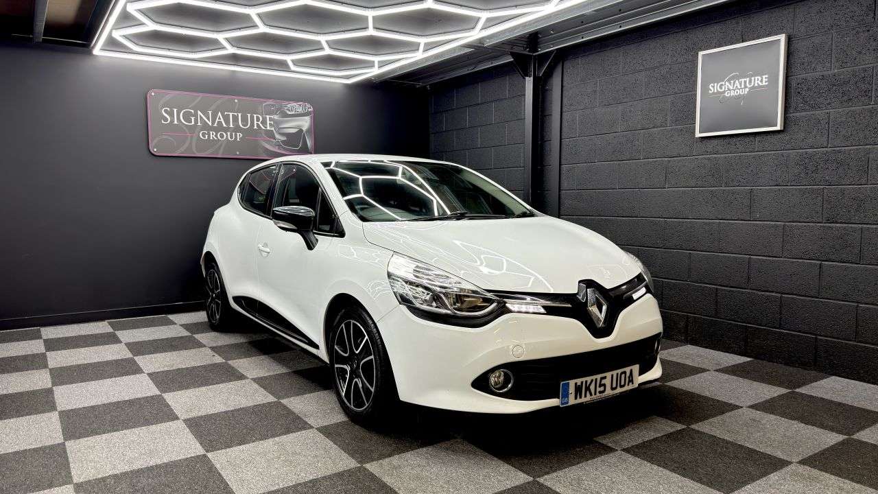A 2015 RENAULT CLIO 0.9 TCe Dynamique MediaNav Hatchback 5dr Petrol Manual Euro 5 (s/s) (90 ps) A 2015 RENAULT CLIO 0.9 TCe Dynamique MediaNav Hatchback 5dr Petrol Manual Euro 5 (s/s) (90 ps)